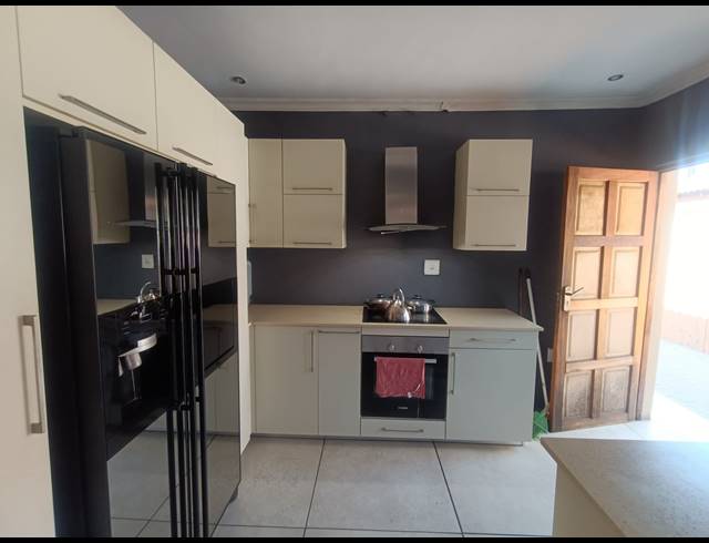 4 BEDROOM HOUSE FOR SALE IN VANDERBIJLPARK SE 8
